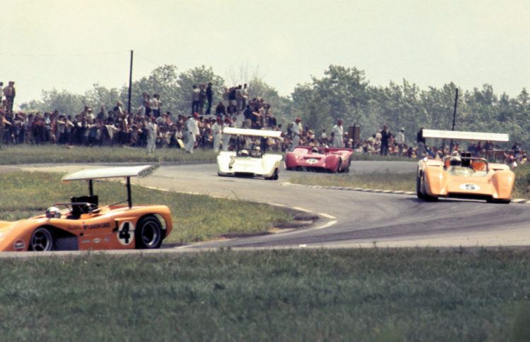 4) Bruce McLaren - McLaren M8B - Chevrolet McLaren Racing Ltd. - (5) Denny Hulme - McLaren M8B Chevrolet - McLaren Racing Ltd. - (7) John Surtees - McLaren M12 Chevrolet - Chaparral Cars