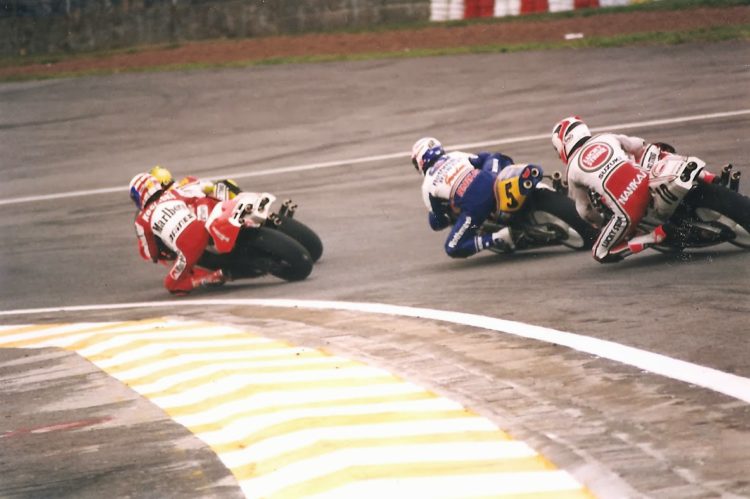 kevin schwantz suzuki leads john kocinski