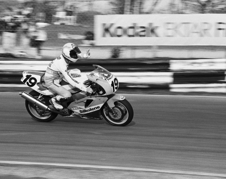 steve hislop at brands hatch 1992