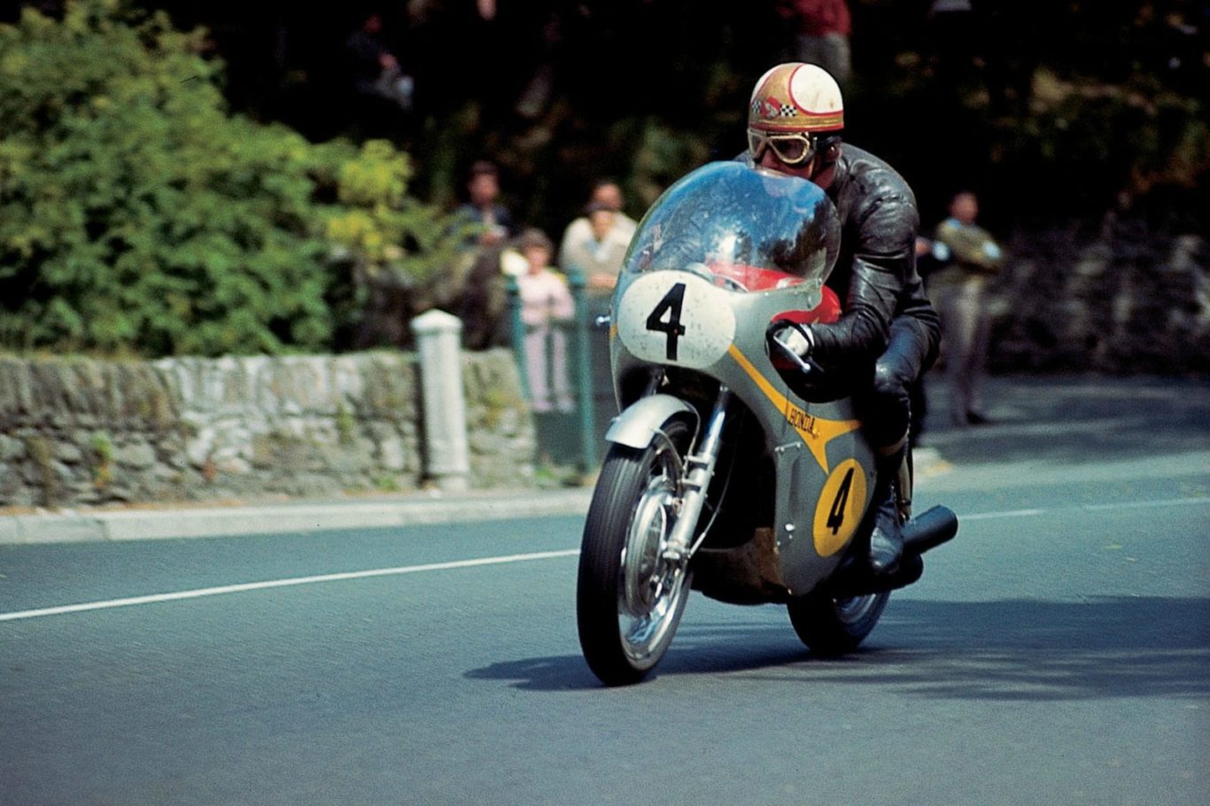 mike hailwood at the #IOMTT 1967 #honda mike hailwood at the #IOMTT 1967 #honda
