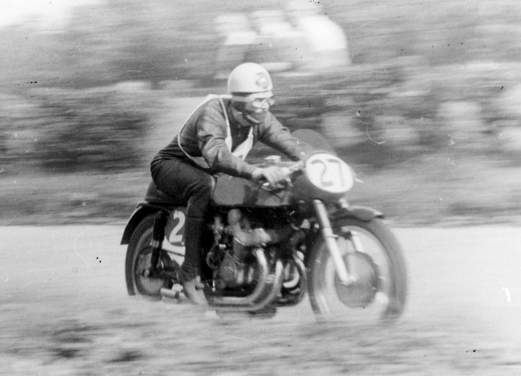 geoff duke on the 493cc gilera #Motorcycle #IOMTT