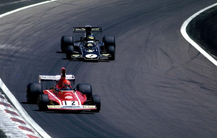  Ronnie Peterson Chasing Niki Laudas Ferrari #F1