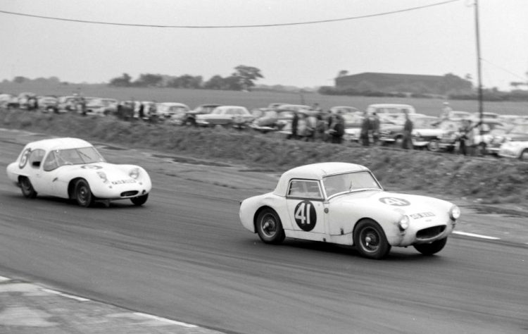  Jackie Oliver In A Marcos Gt Sports Coupé Follows #Sebring12