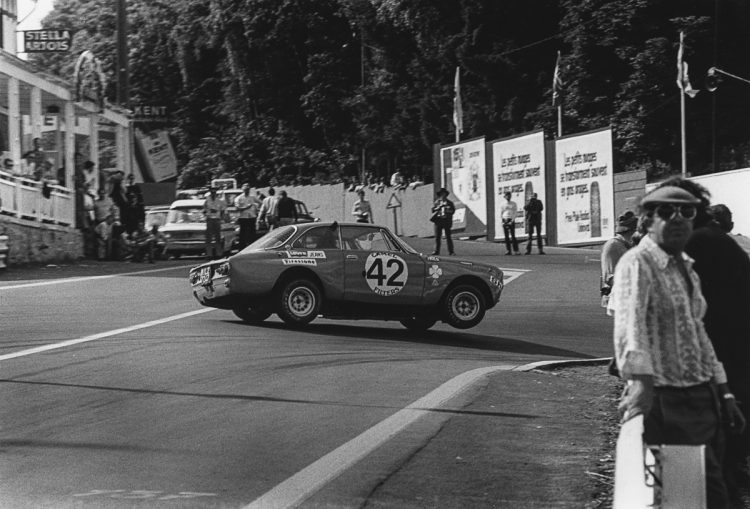  The Alfa Romeo 2000 Gtam Driven By Carlo Facetti 