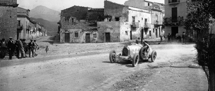  Ferdinando Minoia Racing His Bugatti 37A On The 