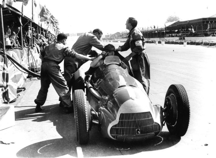  Juan Manuel Fangio Takes A Pitstop With His Alfa #F1