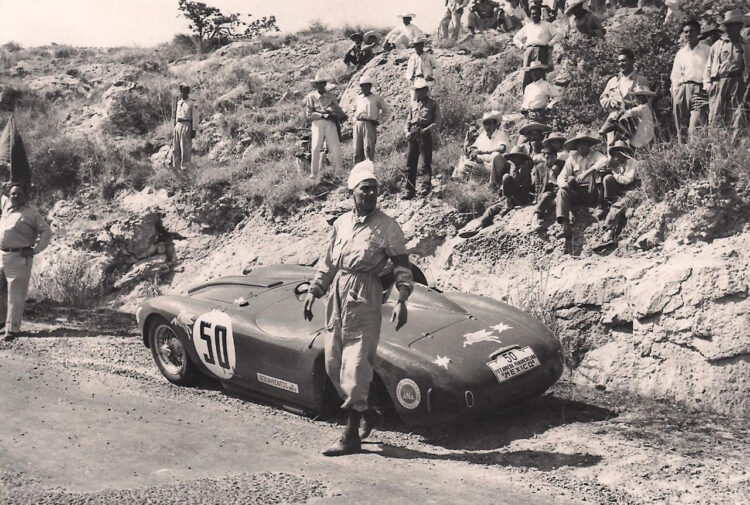  Giovanni Bracco Leaves His Wrecked Lancia D23 On 