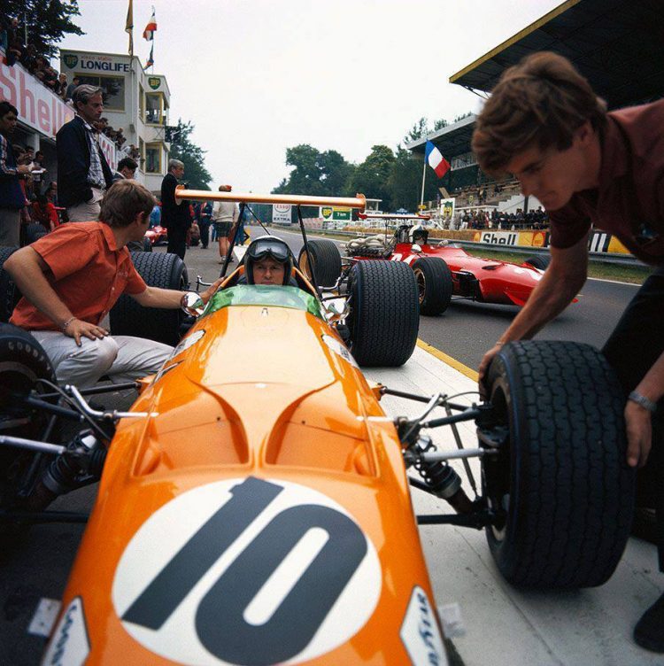  Bruce Mclaren And His Mclaren M7A In The Pits #F1