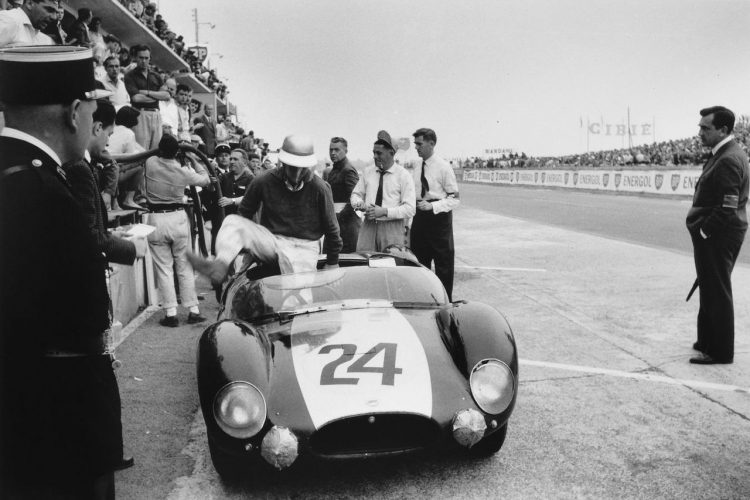  Bruce Mclaren Leaps Out Of His Cooper Monaco T49 #LeMans