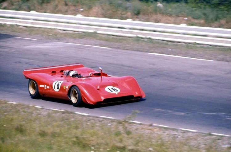  Chris Amon In His Ferrari 612 P During A Can Am 