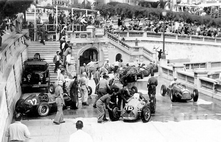  An Accident Gets Sorted Out During Practice Of The #F1