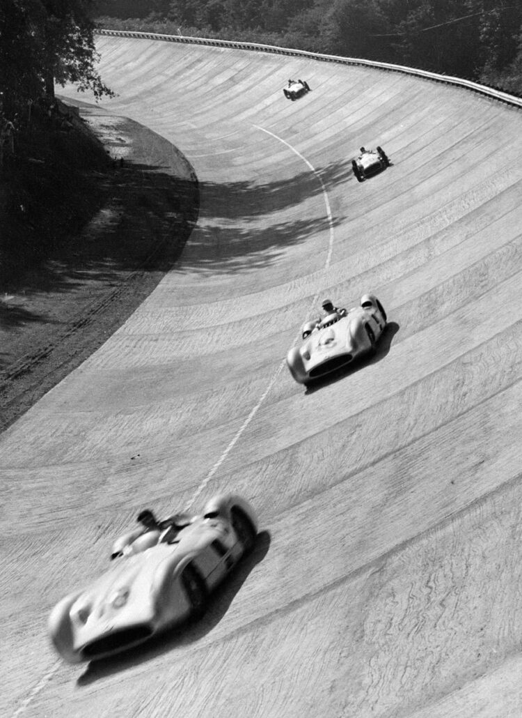  Juan Manuel Fangio And Stirling Moss Leads The #F1