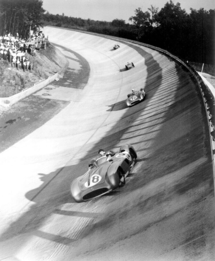  Juan Manuel Fangio And Stirling Moss Leads The #F1