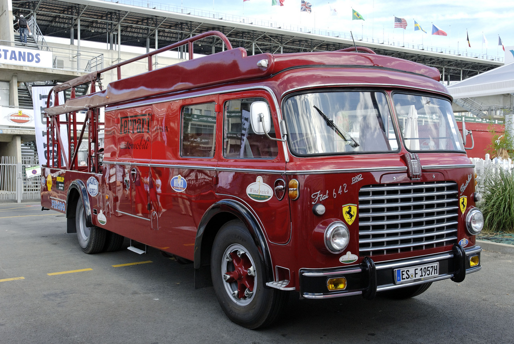 Load In Thursday vol-313 #transporterthursday #Ferrari